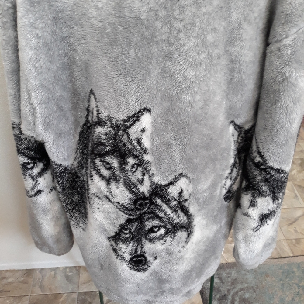 Beautiful Wolves Jacket - Picture 3 of 3